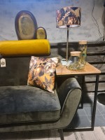 Velvet kussen "bloemen" oker achtergrond