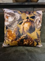 Velvet kussen "bloemen" oker achtergrond